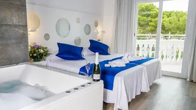 Hotel Triton Beach