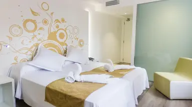 Hotel Triton Beach