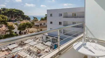 Hotel Triton Beach