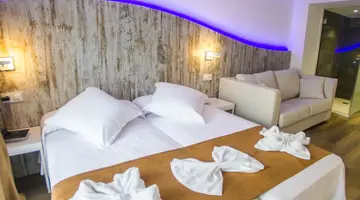 Hotel Triton Beach