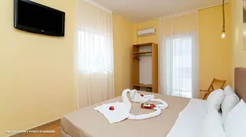 Hotel Triton