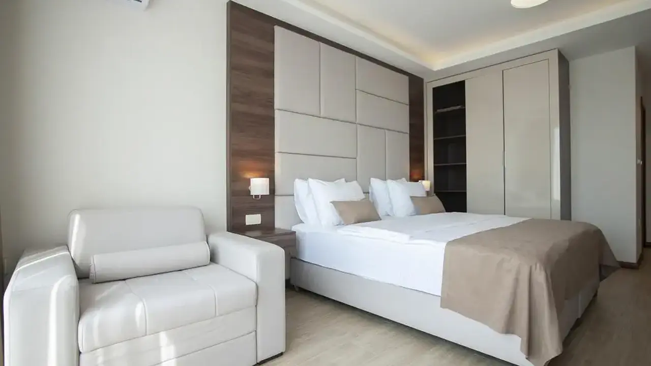 HOTEL TWELVE BY AYCON