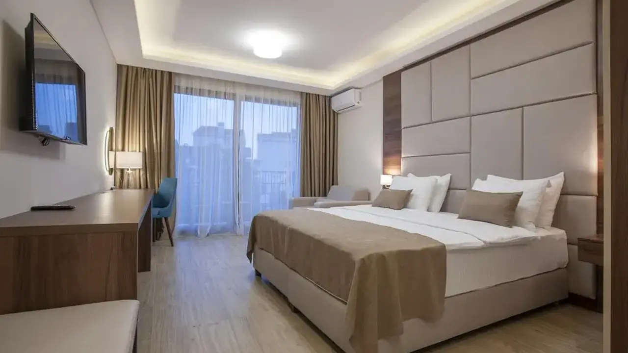 HOTEL TWELVE BY AYCON