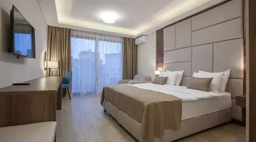 HOTEL TWELVE BY AYCON