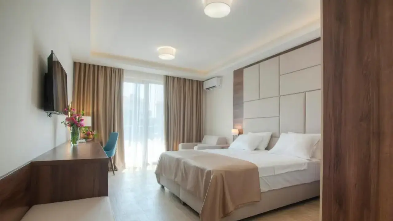 HOTEL TWELVE BY AYCON
