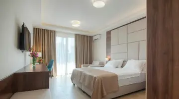 HOTEL TWELVE BY AYCON