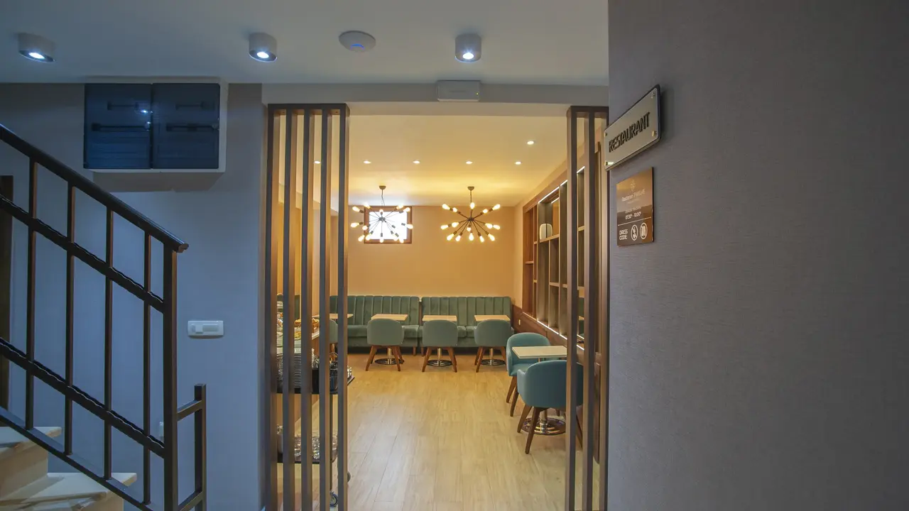 HOTEL TWELVE BY AYCON