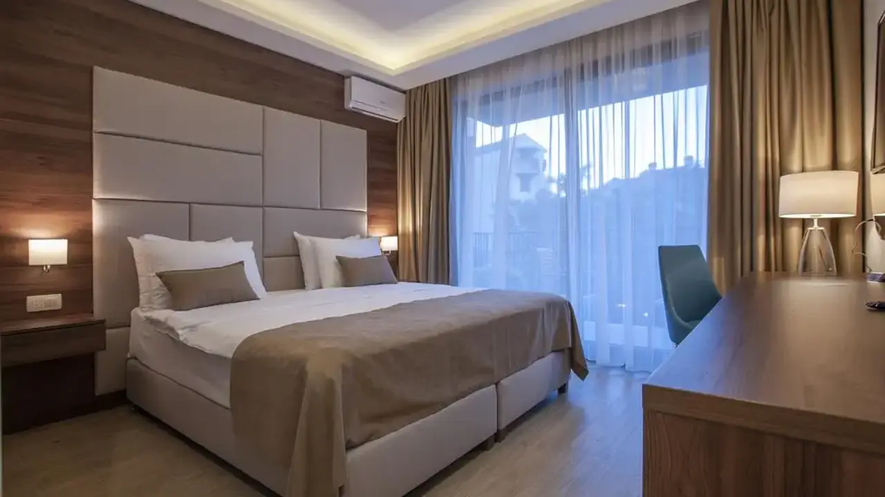 HOTEL TWELVE BY AYCON