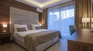 HOTEL TWELVE BY AYCON