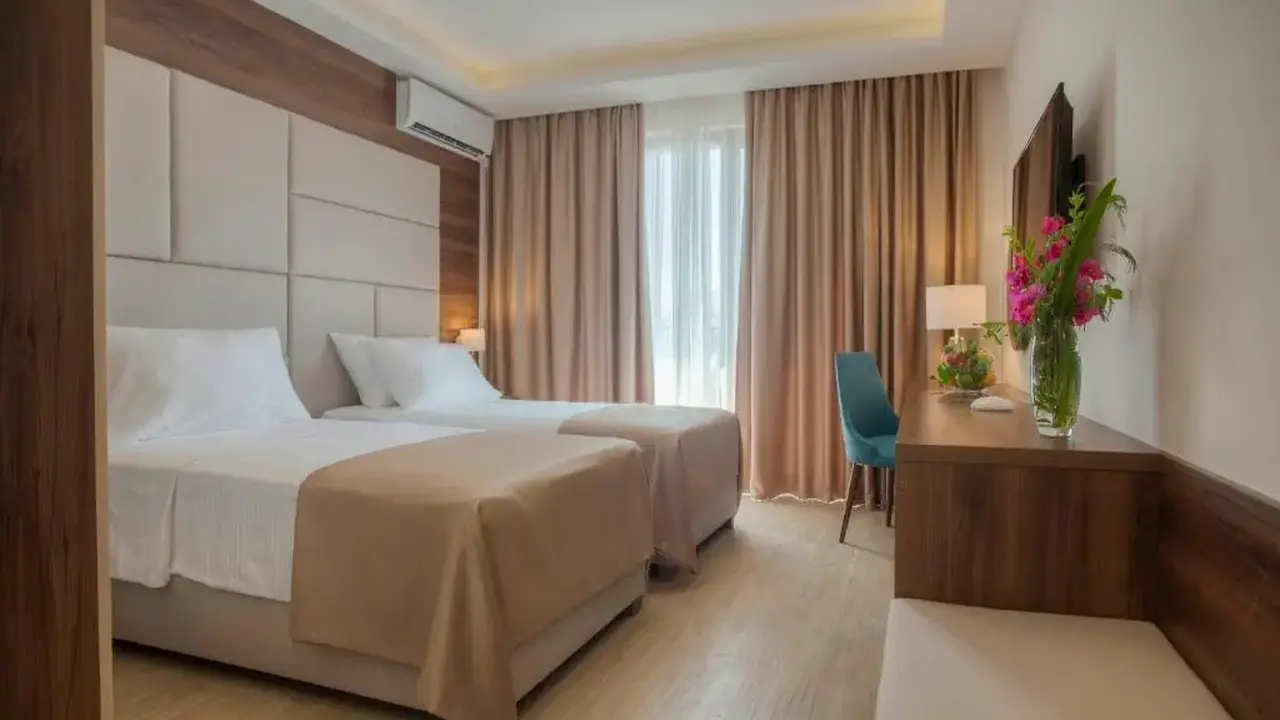 HOTEL TWELVE BY AYCON