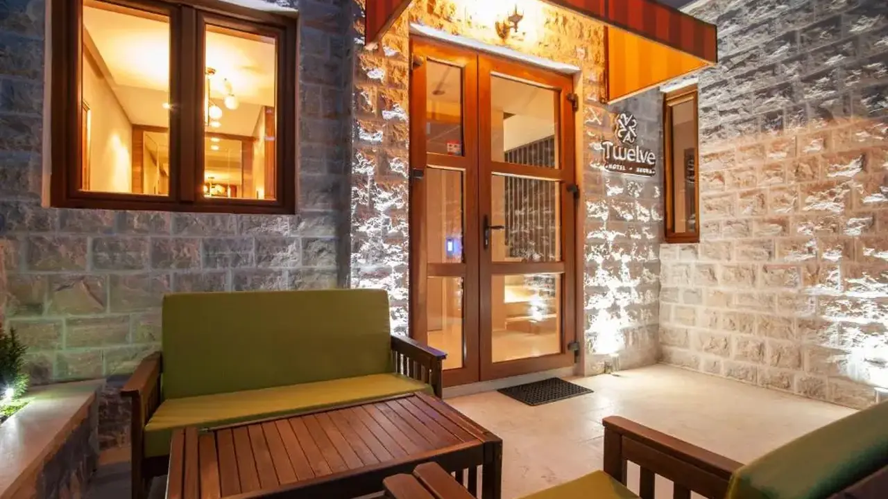 HOTEL TWELVE BY AYCON