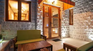 HOTEL TWELVE BY AYCON