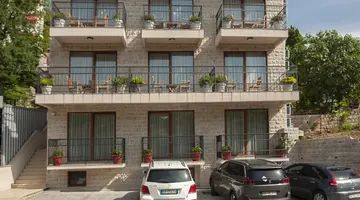 HOTEL TWELVE BY AYCON