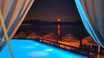 Hotel Venus Beach (7, 14)