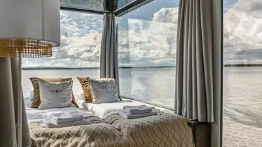 HT Houseboats