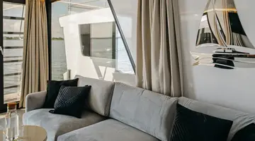 HT Houseboats