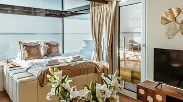 HT Houseboats