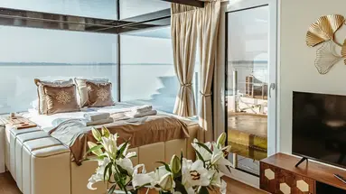 HT Houseboats
