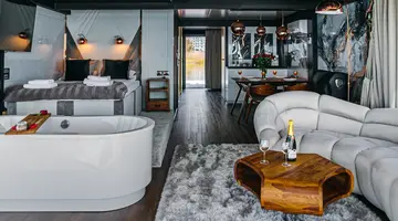 HT Houseboats