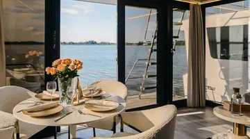HT Houseboats
