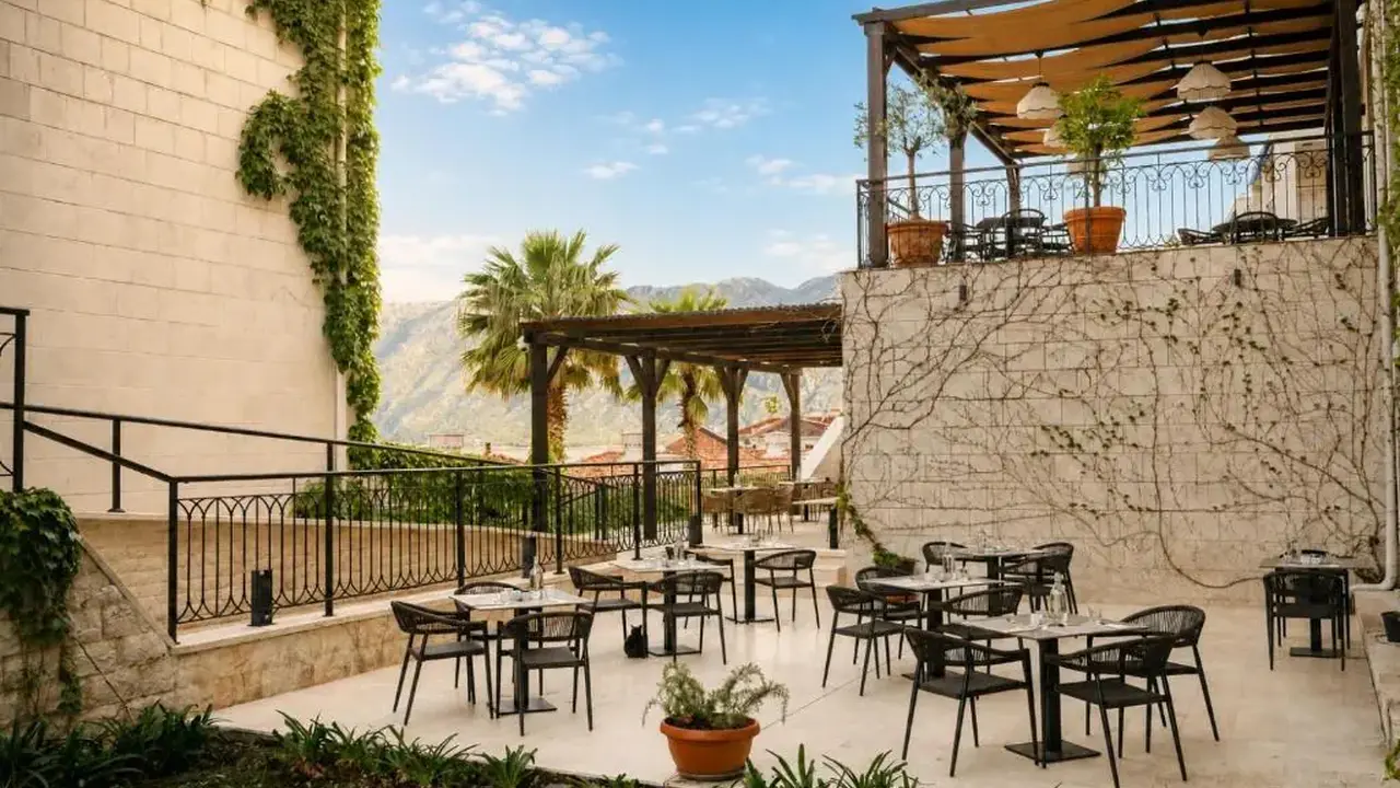 HUMA KOTOR BAY HOTEL & VILLAS