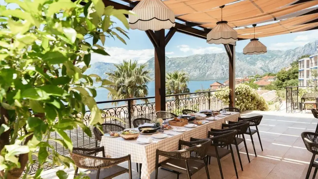 HUMA KOTOR BAY HOTEL & VILLAS