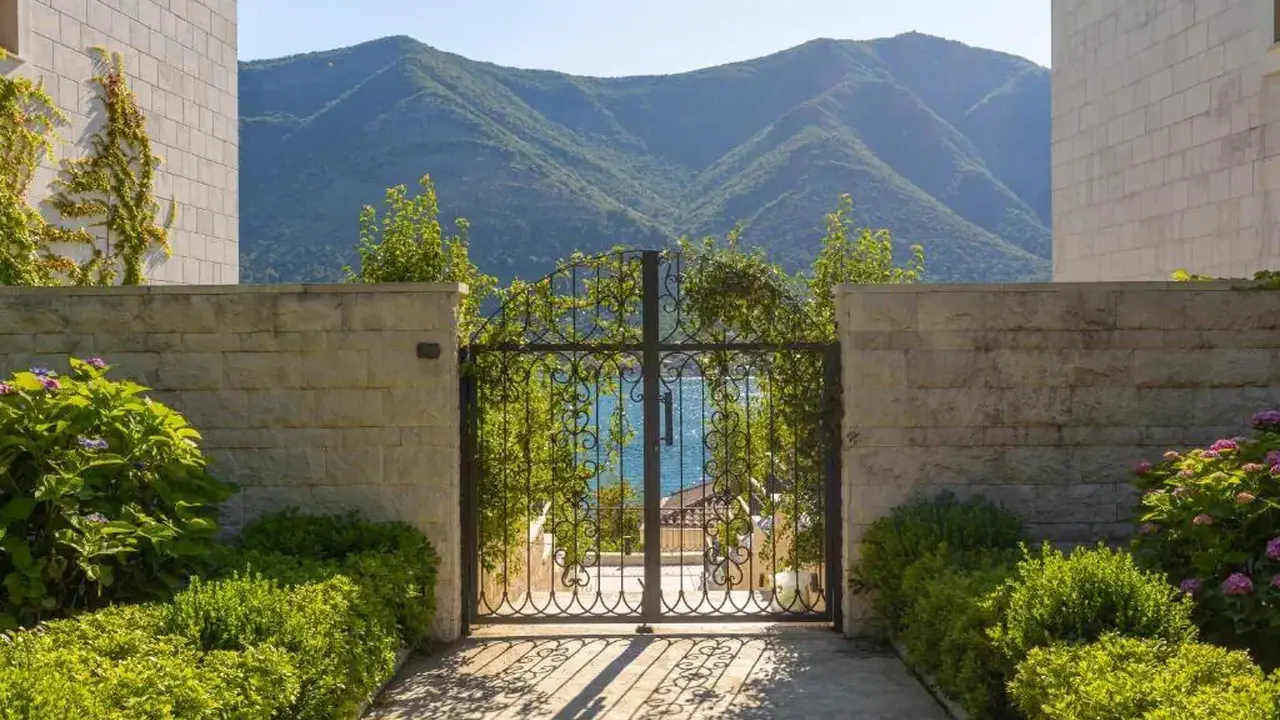 HUMA KOTOR BAY HOTEL & VILLAS