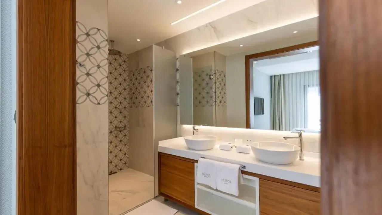 HUMA KOTOR BAY HOTEL & VILLAS