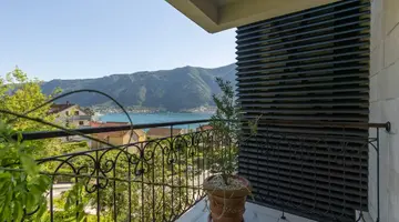 HUMA KOTOR BAY HOTEL & VILLAS