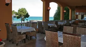 HVD Riviera Beach Hotel