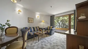 HVD Riviera Beach Hotel