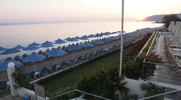 Hydramis Palace Beach Resort