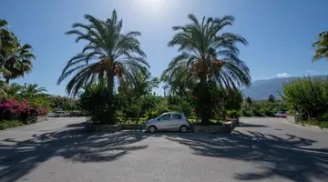 Hydramis Palace Beach Resort