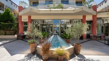 Hydramis Palace Beach Resort