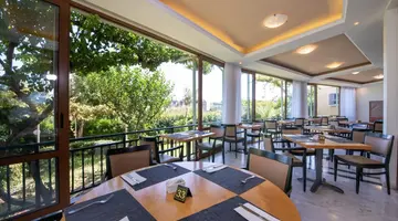 Hydramis Palace Beach Resort