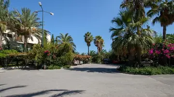 Hydramis Palace
