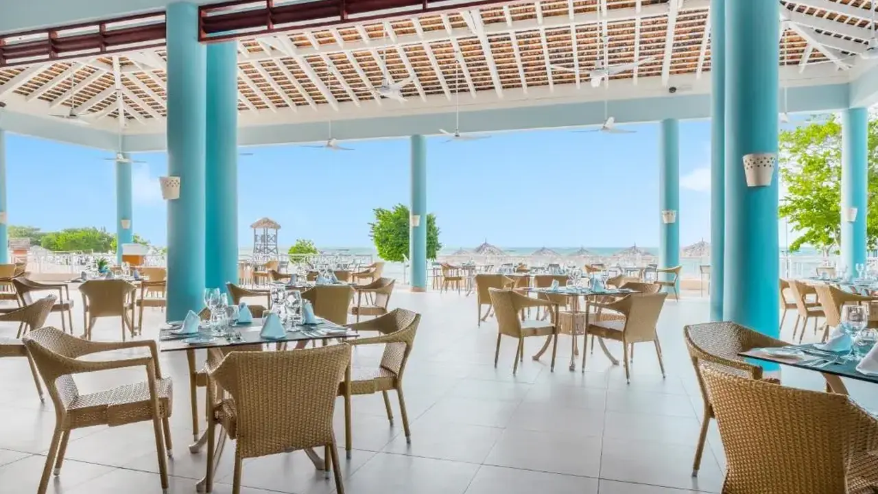 IBEROSTAR WAVES ROSE HALL BEACH