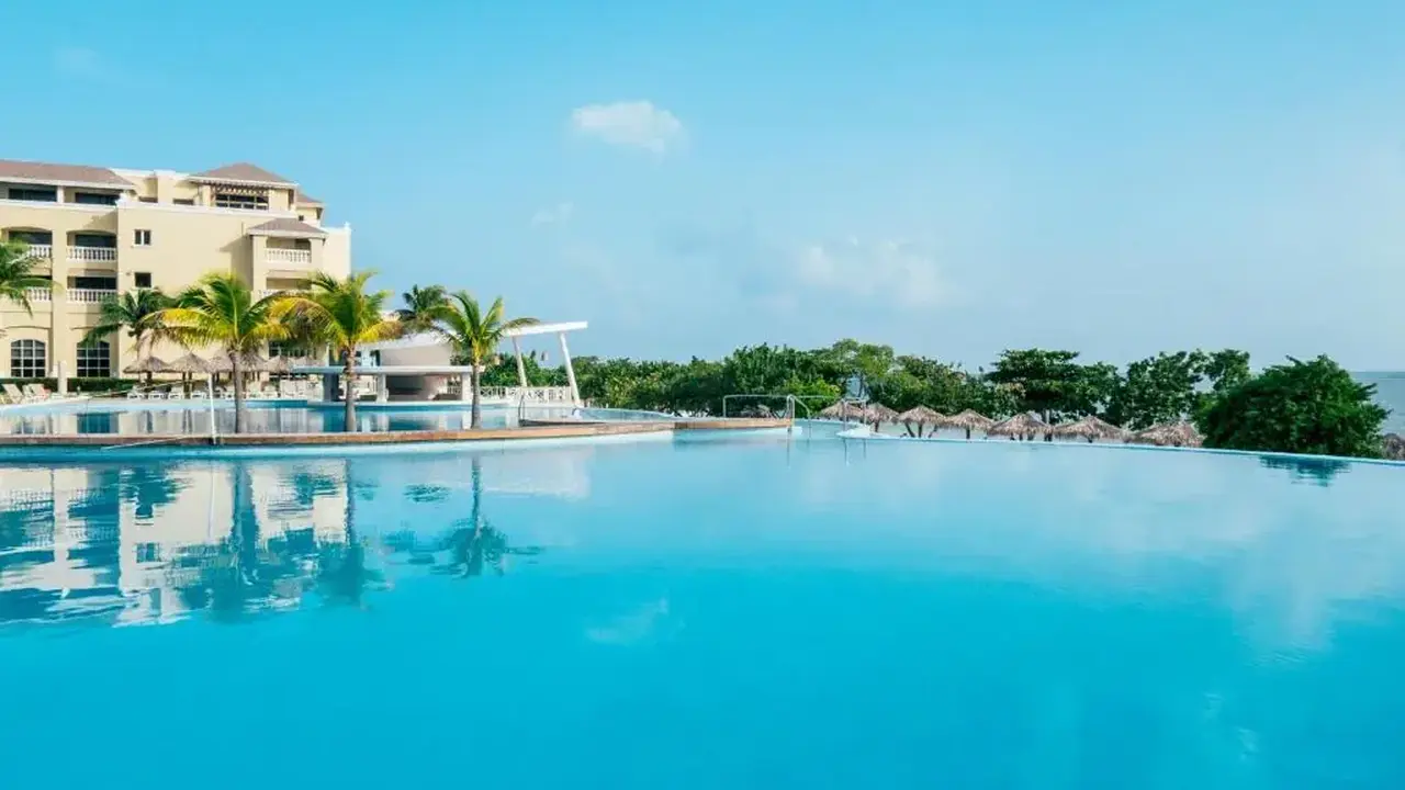 IBEROSTAR WAVES ROSE HALL BEACH
