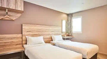ibis budget Singapore Crystal