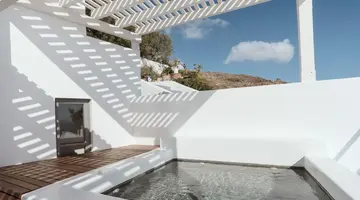Ikies Santorini