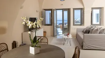 Ikies Santorini