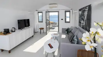 Ikies Santorini