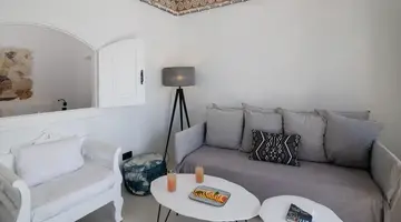 Ikies Santorini