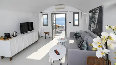 Ikies Santorini
