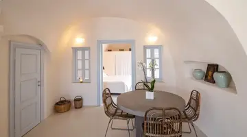 Ikies Santorini