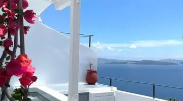 Ikies Santorini