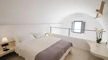 Ikies Santorini