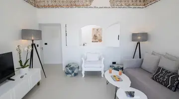 Ikies Santorini