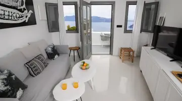 Ikies Santorini