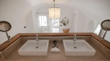 Ikies Santorini